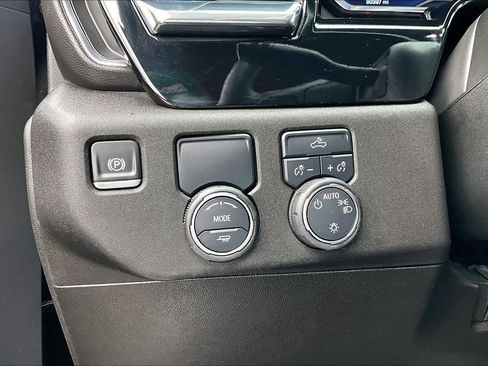 Used 2025 Chevrolet Silverado 1500 LT RWD image 36