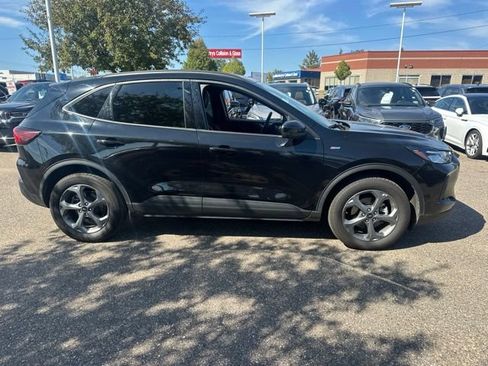 Used 2025 Ford Escape ST-Line Select AWD/4WD image 2