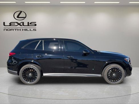 Used 2024 Mercedes-Benz GLC 300 4MATIC image 5