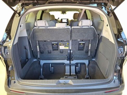 Certified 2024 Toyota Sienna LE image 28