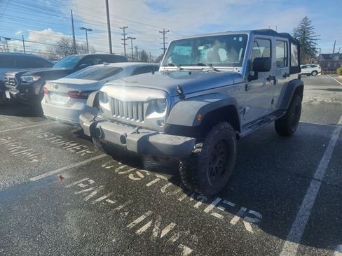 Used 2015 Jeep Wrangler Unlimited Sport image 3