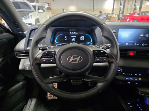 Certified 2025 Hyundai Elantra Sport image 29