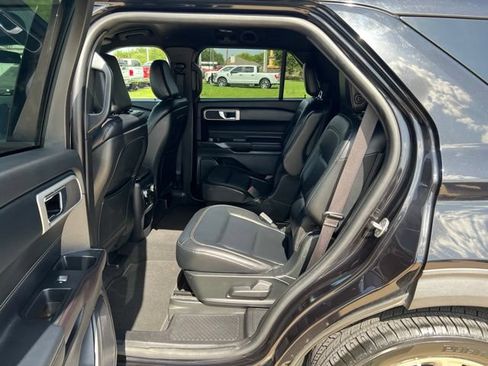Used 2020 Ford Explorer XLT w/ Equipment Group 202A RWD image 12