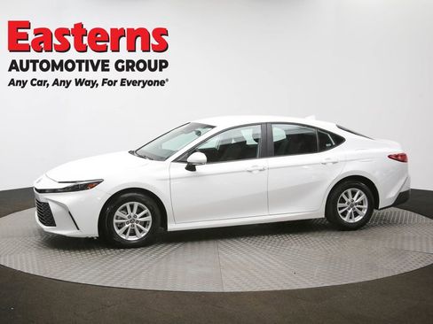 Used 2025 Toyota Camry LE image 57