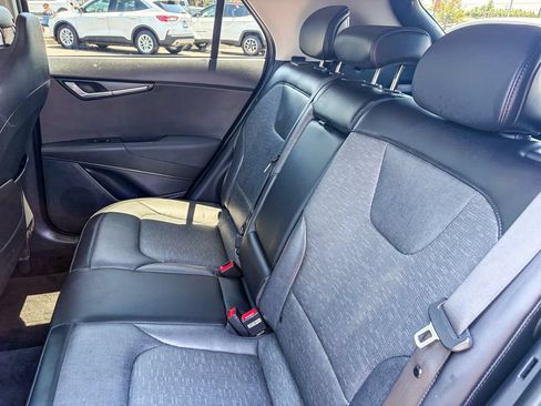 Used 2023 Kia Niro SX Touring FWD image 40