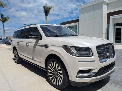 Used 2019 Lincoln Navigator L Reserve AWD/4WD image 4