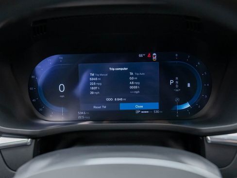 Used 2025 Volvo XC60 B5 Plus image 20