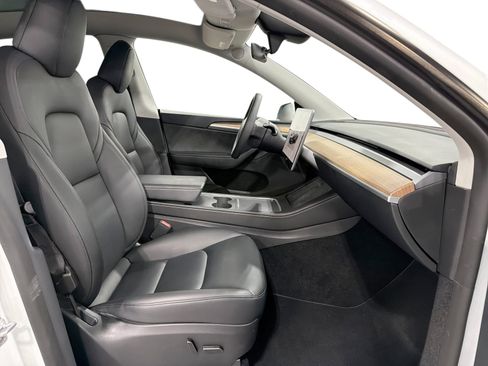 Certified 2023 Tesla Model Y AWD image 13