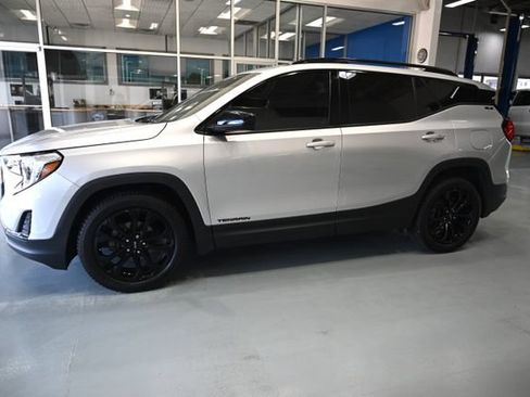 Used 2021 GMC Terrain SLE w/ Driver Convenience Package FWD image 7