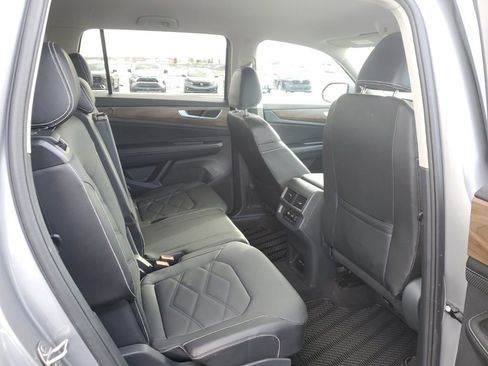 Used 2024 Volkswagen Atlas SE image 28