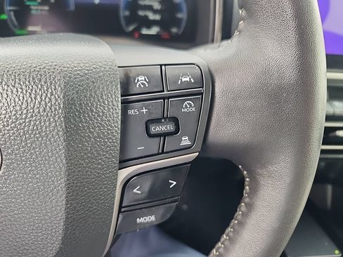 Used 2025 Toyota Camry XLE FWD image 19