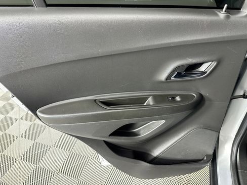 Used 2021 Chevrolet Trax LT w/ Redline Edition image 25