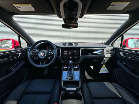 Used 2026 Porsche Macan AWD/4WD image 6