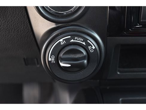 Used 2024 Nissan Titan PRO-4X image 23