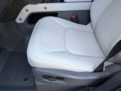 New 2026 Land Rover Defender 110 X-Dynamic SE image 4