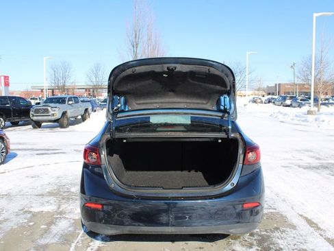 Used 2015 MAZDA MAZDA3 i Touring w/ Technology Package image 9