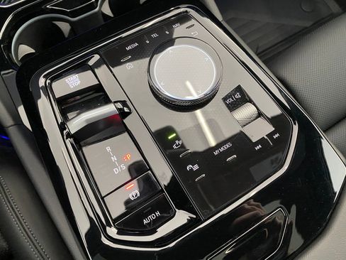 Certified 2024 BMW 530i xDrive w/ Premium Package image 28