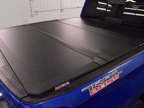 Used 2023 Chevrolet Silverado 1500 LT Trail Boss w/ LT Trail Boss Premium Package AWD/4WD image 9