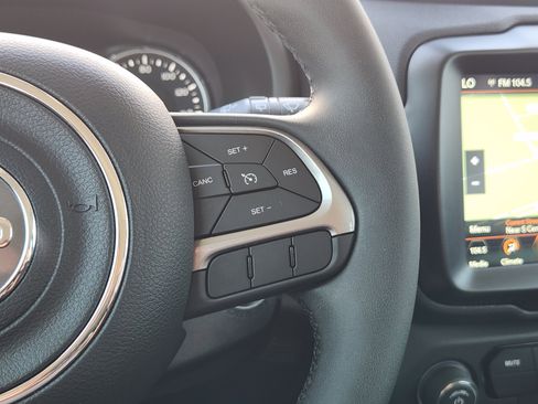 Used 2022 Jeep Renegade Latitude image 30