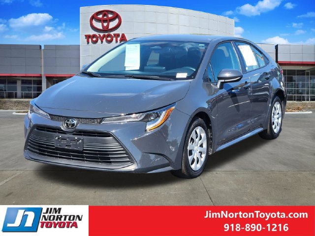 Used 2026 Toyota Corolla LE FWD image 3