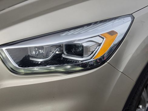 Used 2018 Ford Escape Titanium AWD/4WD image 3