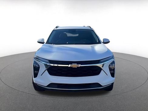 Used 2025 Chevrolet Trax LT image 4