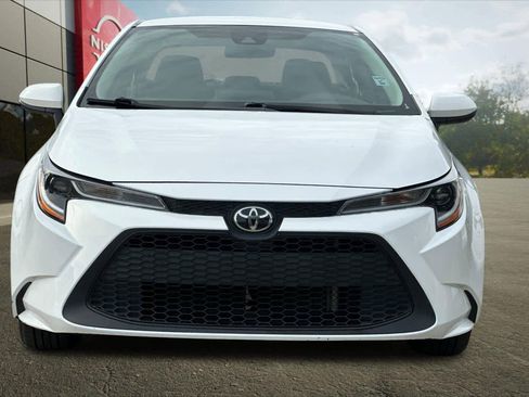 Used 2022 Toyota Corolla LE image 11