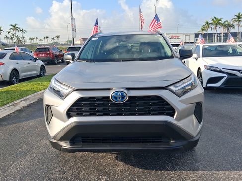 Used 2024 Toyota RAV4 LE AWD/4WD image 4