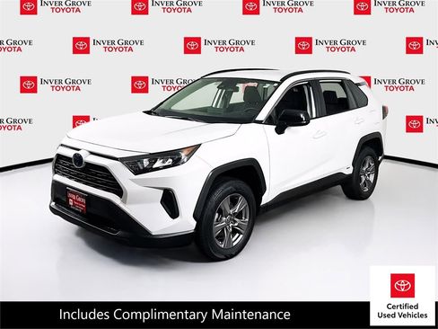 Used 2022 Toyota RAV4 LE image 1