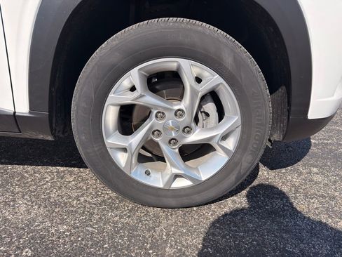 Used 2024 Chevrolet Trax LS w/ LS Convenience Package image 15