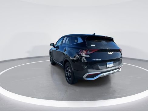 Used 2025 Kia Sportage EX image 8