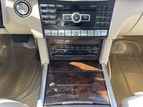Used 2014 Mercedes-Benz E 550 4MATIC Sedan image 17