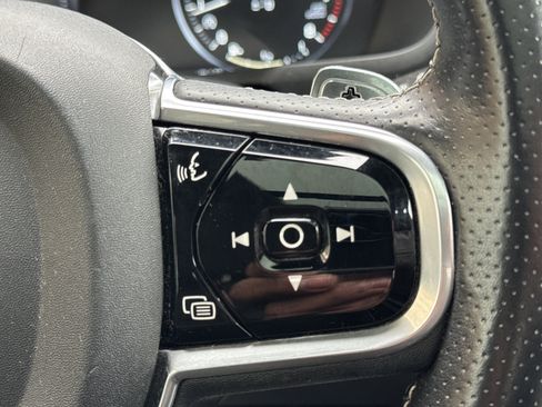 Used 2016 Volvo XC90 T6 R-Design w/ Vision Package image 19