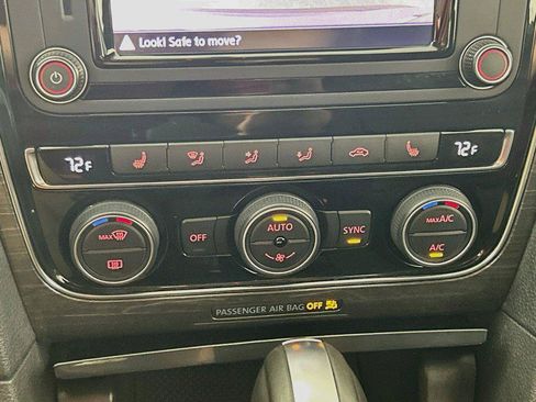 Used 2018 Volkswagen Passat 2.0T SE FWD image 15