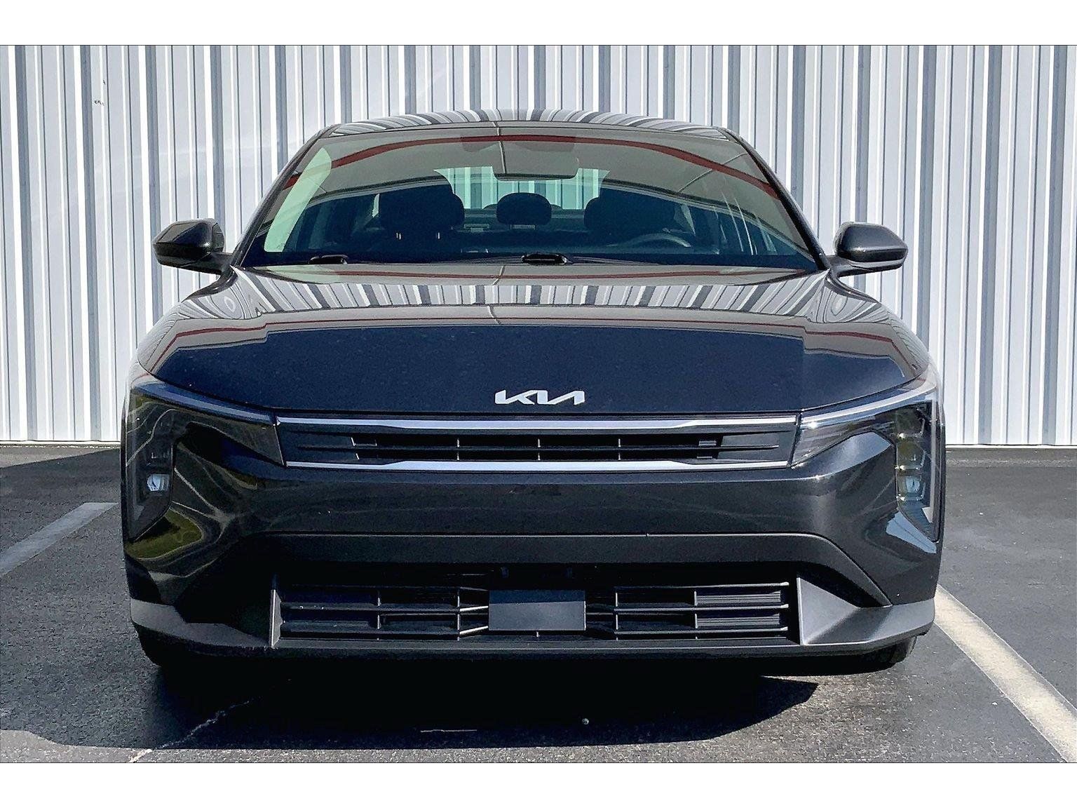Used 2025 Kia K4 FWD image 3