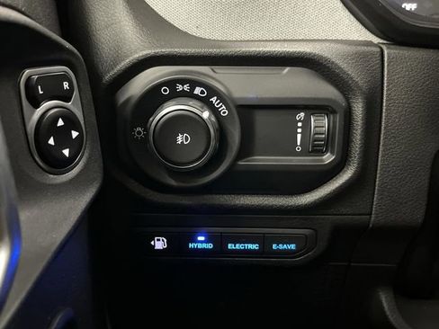 Used 2024 Jeep Wrangler Unlimited image 22