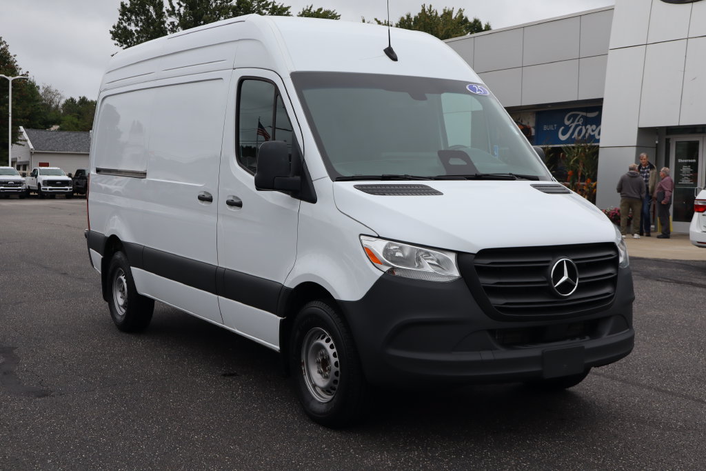 Used 2025 Mercedes-Benz Sprinter 2500 image 2