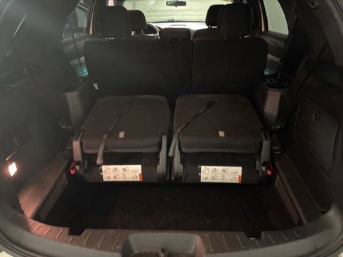 Used 2016 Ford Explorer XLT image 43