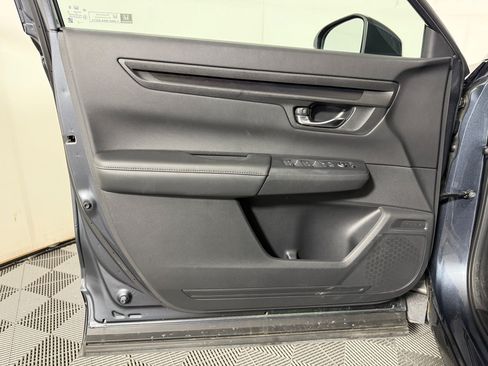 Used 2025 Honda CR-V LX image 12