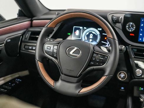 Used 2025 Lexus ES 300h w/ Accessory Package (Z2) FWD image 15