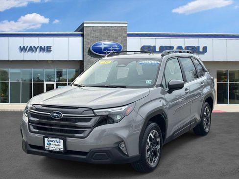 Certified 2025 Subaru Forester Premium AWD/4WD image 2