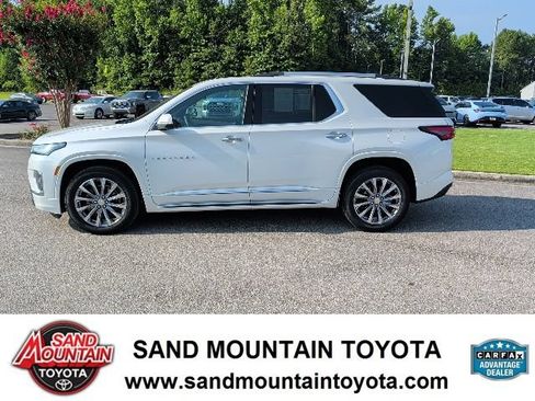 Used 2022 Chevrolet Traverse Premier FWD image 12