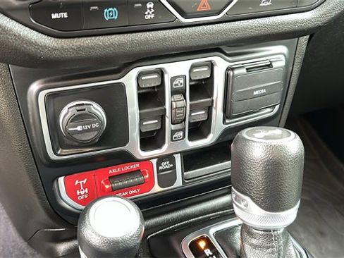 Used 2024 Jeep Wrangler Unlimited image 18