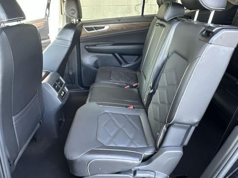 Used 2024 Volkswagen Atlas SE FWD image 31