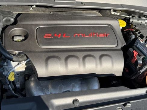 Used 2018 Jeep Compass Latitude w/ Popular Equipment Group AWD/4WD image 21