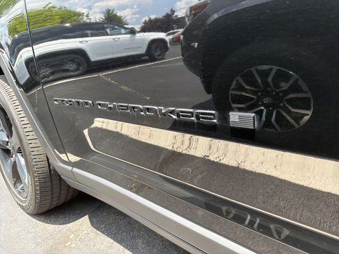 Certified 2023 Jeep Grand Cherokee L Laredo AWD/4WD image 38