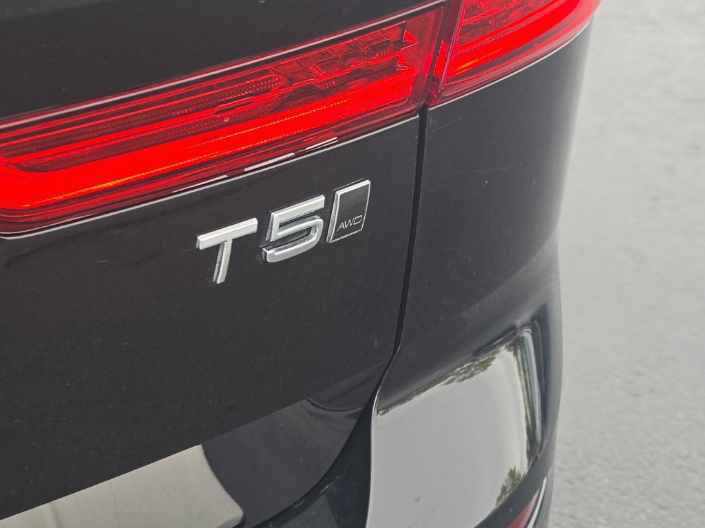 Used 2019 Volvo XC60 T5 Momentum w/ Multimedia Package AWD/4WD image 8