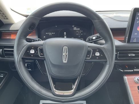 Used 2024 Lincoln Aviator Reserve w/ Equipment Group 201A AWD/4WD image 17