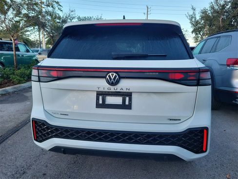 New 2026 Volkswagen Tiguan SEL R-Line image 4