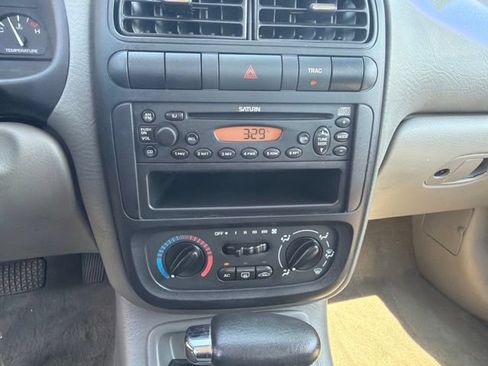 Used 2002 Saturn L-Series L100 w/ Special Edition Pkg FWD image 16